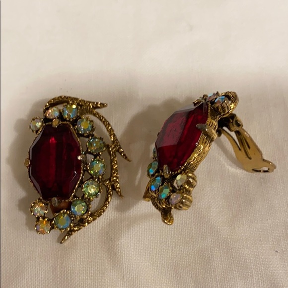 Vintage Clip On Earrings - Picture 3 of 3